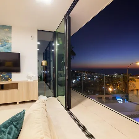 200m New A With Private, Heated Pool And Amazing Ocean View וילה אדחה